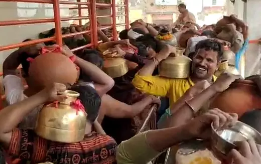 Devotees filled Ganga water in pot for Vindhya Dham purification