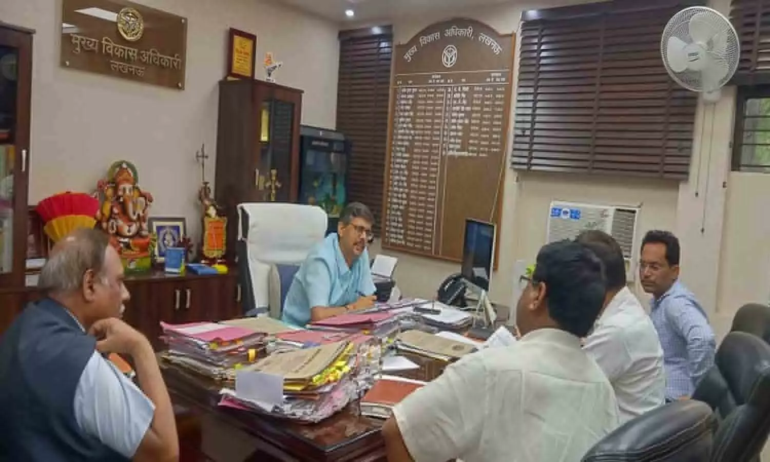 Lucknow: CDO अश्विनी कुमार ने संभाली कमान, 23 मार्च से विद्यालयों में लगेंगे टीके, समय यहां देखें