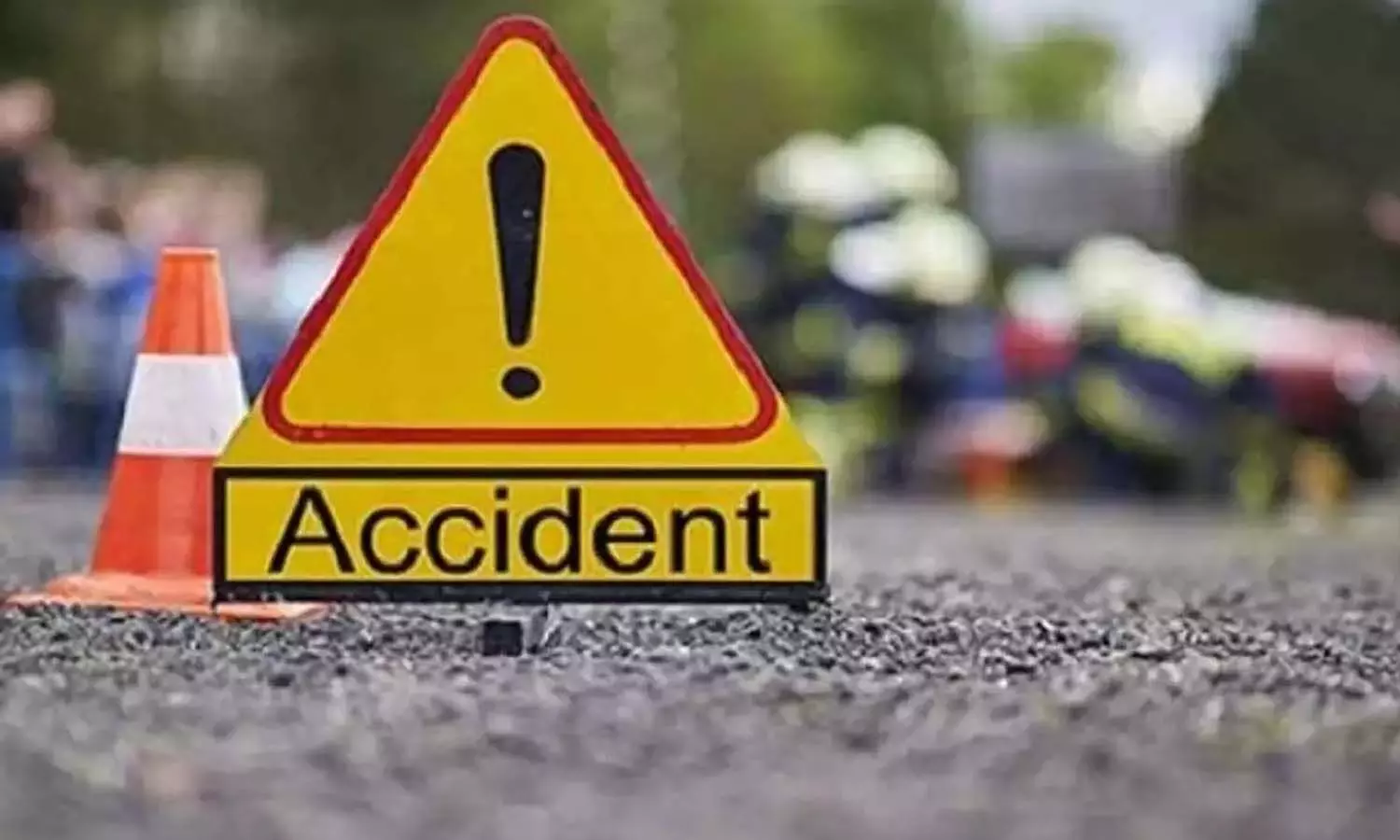 Truck and pickup collide on Khajuraho Highway in Jhansi, two farmers killed, six injured