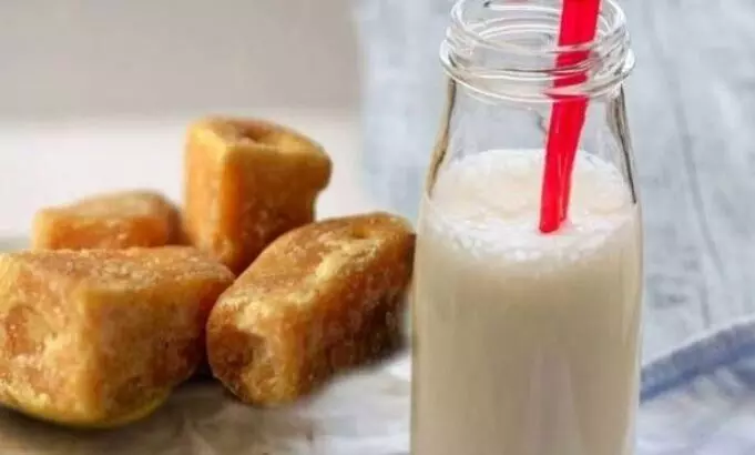 Migraine and gudd jaggery with milk cures migraine easily