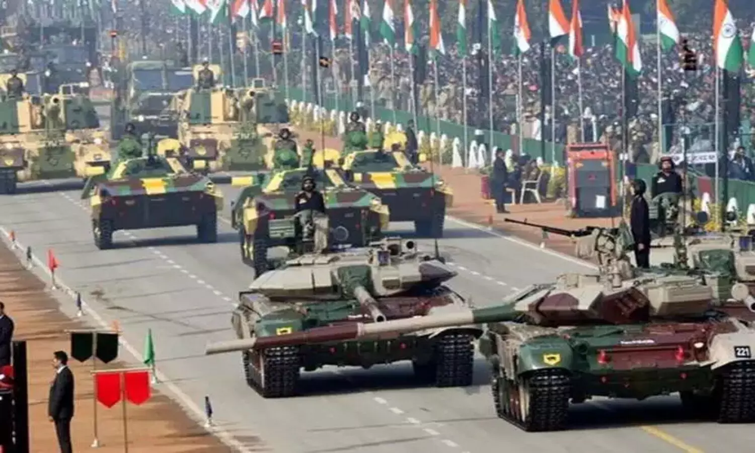 Defense Companies: भारतीय रक्षा कंपनियों को बड़ा फायदा, हासिल किया 8400 करोड़ रुपये का कारोबार