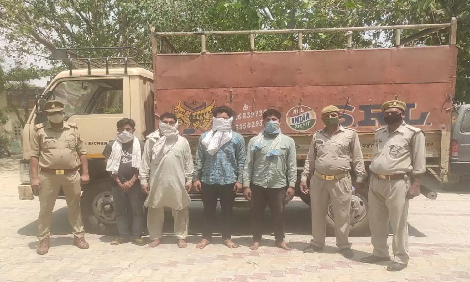 Chandinagar police station of Baghpat caught four cattle smugglers, recovered 14 cattle
