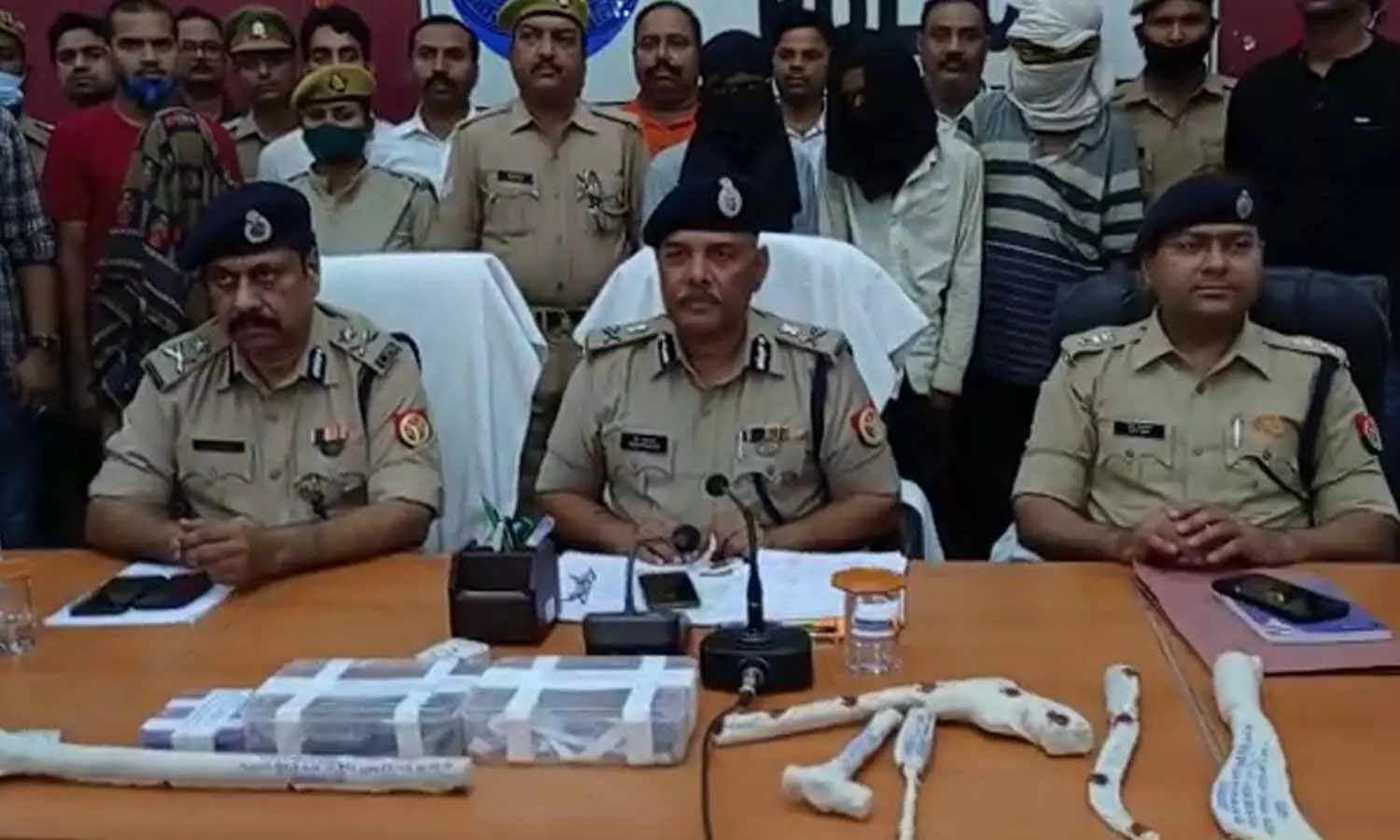 Police disclosed the murder case of five people of the same family, reward of Rs 1 lakh to the team