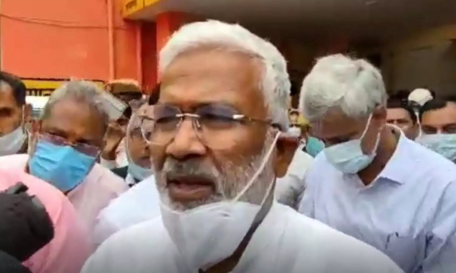 Cabinet Minister Swatantra Dev Singh inspected the district hospital in Moradabad, asked the patients condition