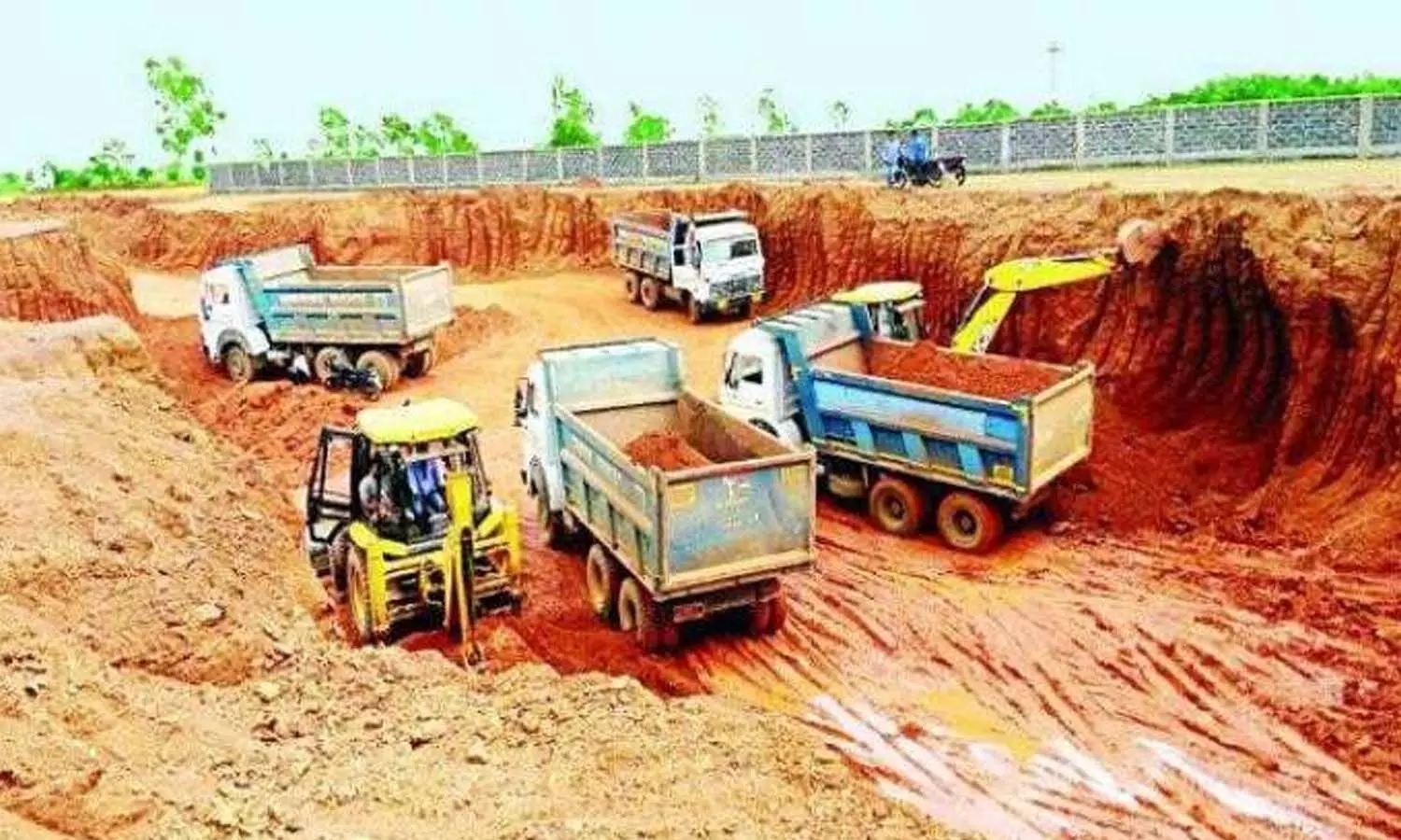 Sonbhadra News: खान विभाग के कर्मियों की मिलीभगत से हो रहा था अवैध खनन परिवहन, दो निलंबित