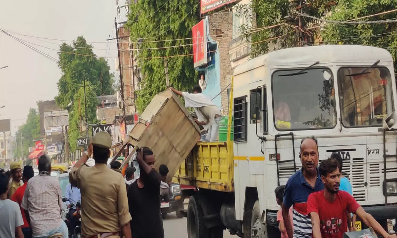 To make Lucknow clean and beautiful, remove encroachment campaign in the entire city