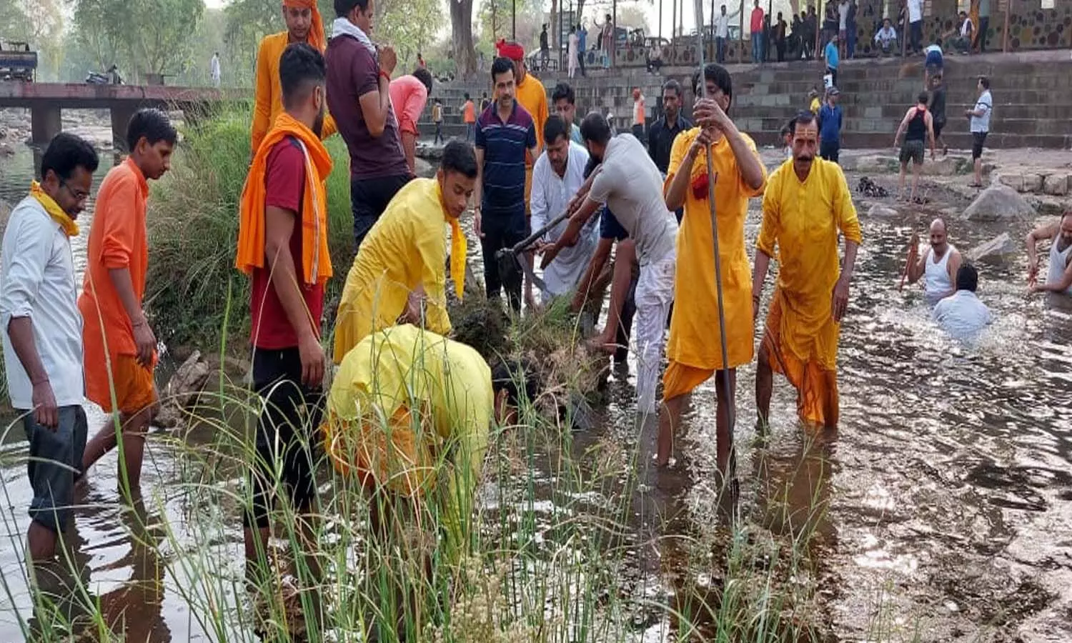 Gayatri Shaktipeeth launched cleanliness campaign for Mandakini river, hundreds of volunteers participated