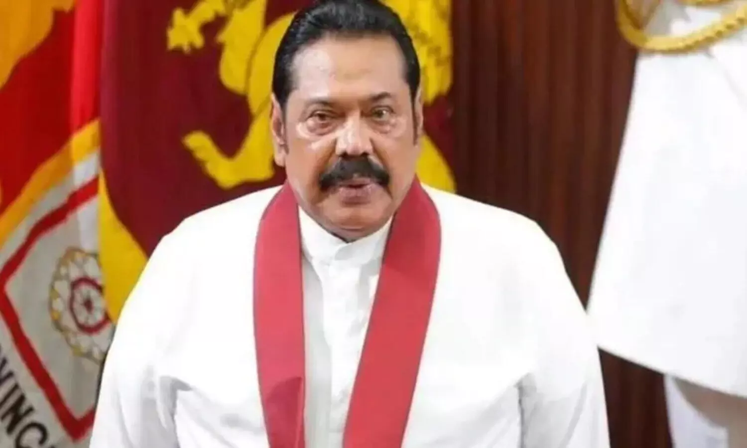 Sri Lanka Crisis: पूर्व PM राजपक्षे का बेटा बीवी समेत फरार, नाराज लोगों के उग्र तेवर, हालात और बिगड़े