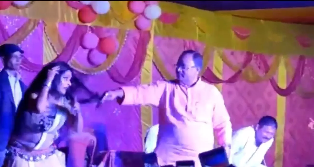 JDU MLA Gopal Mandal dancing with bar girls Video viral