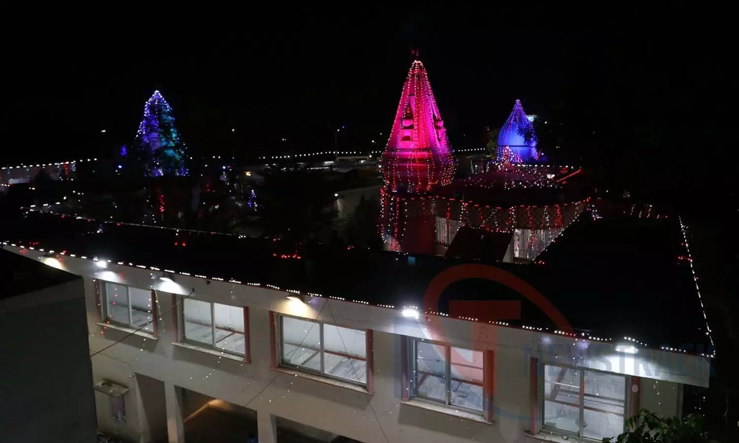 Lucknow Bada Mangal: Preparations complete, Hanuman Setu temple decorated with colorful fringes