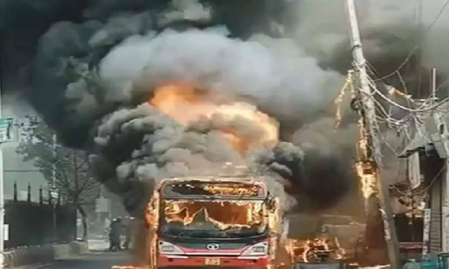 Fire in Delhis cluster bus