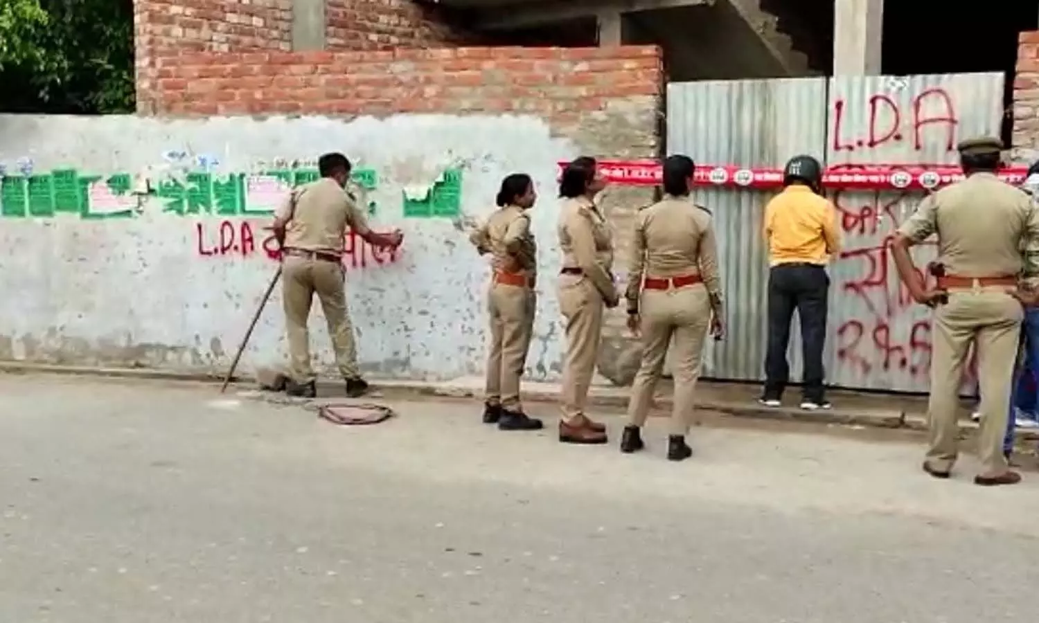 LDA sealed three buildings in Para on illegal construction in Lucknow