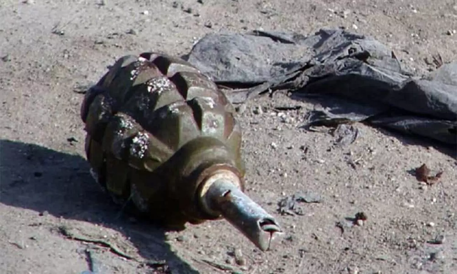 सेना पर बड़ा आतंकी हमला: आज फिर दहला जम्मू-कश्मीर, अचानक फेंका गया बम