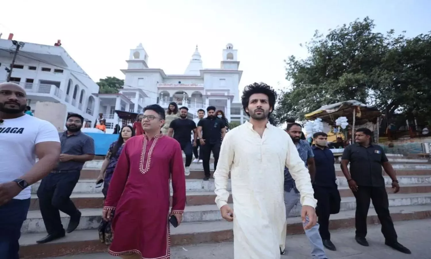 Kartik Aryan Visits Ganga Ghat at Varanasi