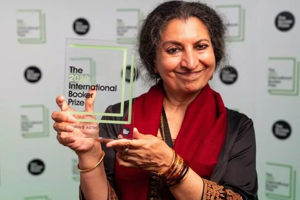 indian hindi writer geetanjali shree won international booker prize for Ret Samadhi