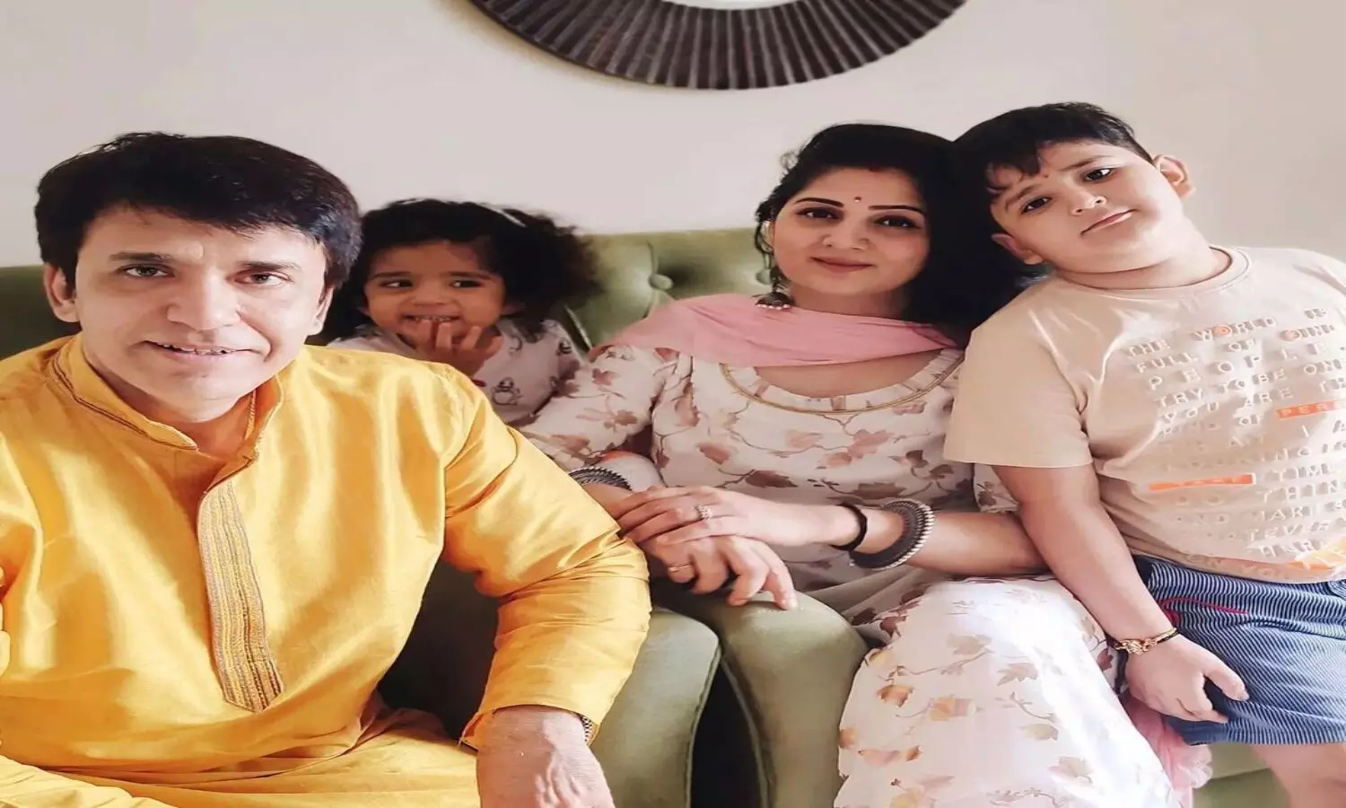 Sooraj Thapar with his Family (Image Credit-Social Media) 