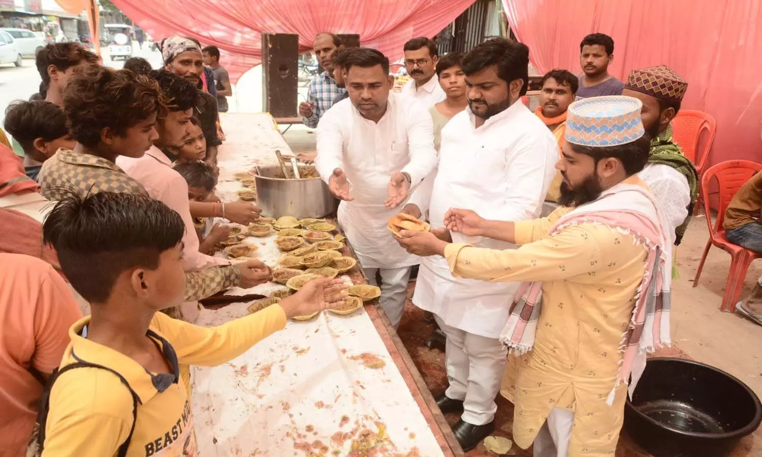 Hindu-Muslim community organized a Bhandara on a big mangal at the Matiyari crossroads of Chinhat in Lucknow.