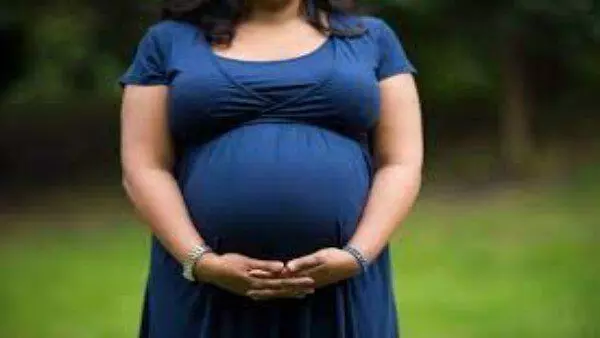 American Woman pregnant again during pregnancy medical science amazed