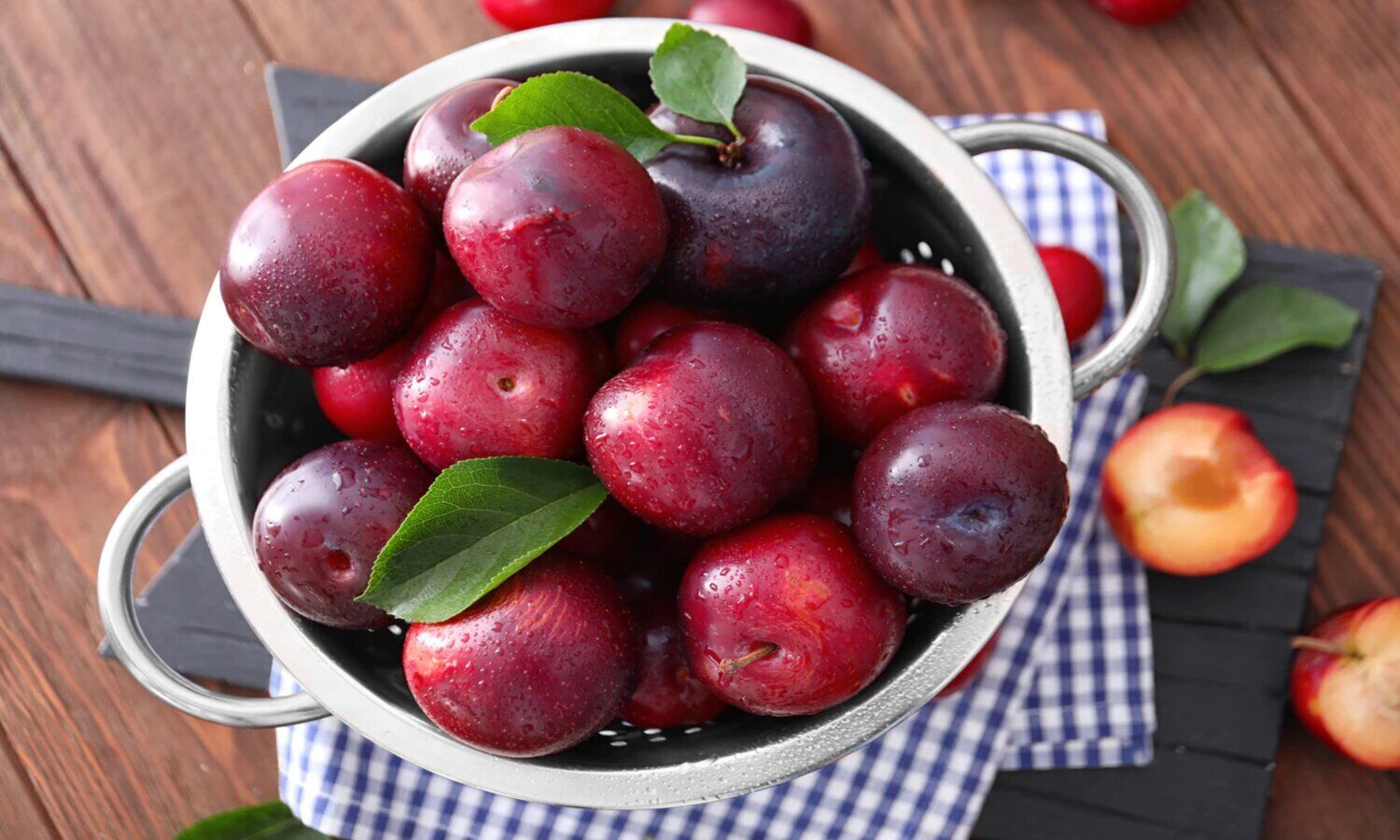 Plum Ke Fayde Plum Health Benefits In Hindi Cholesterol is balanced by