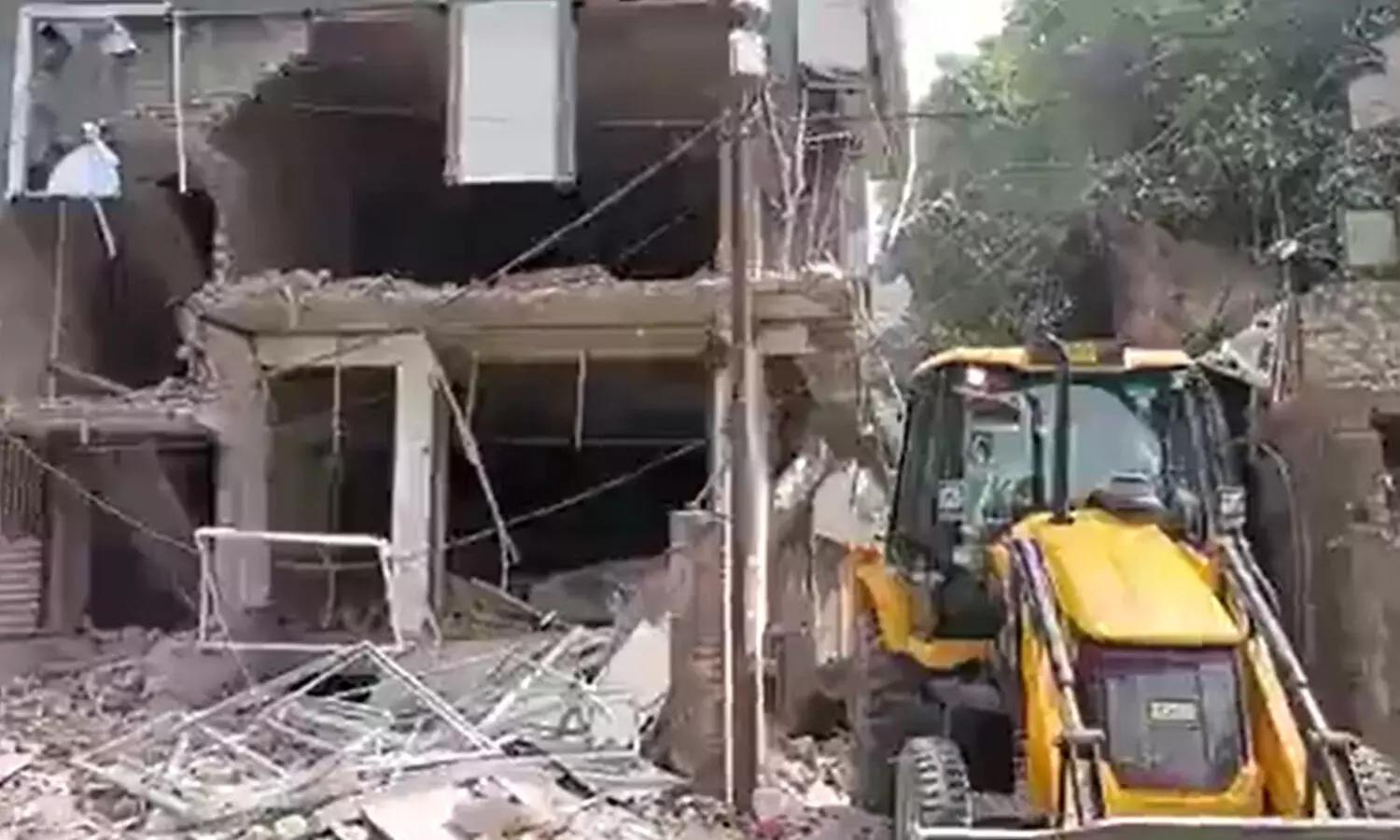 Bulldozer on Hayat Zafar Hashmi residence who main accused of Kanpur violence