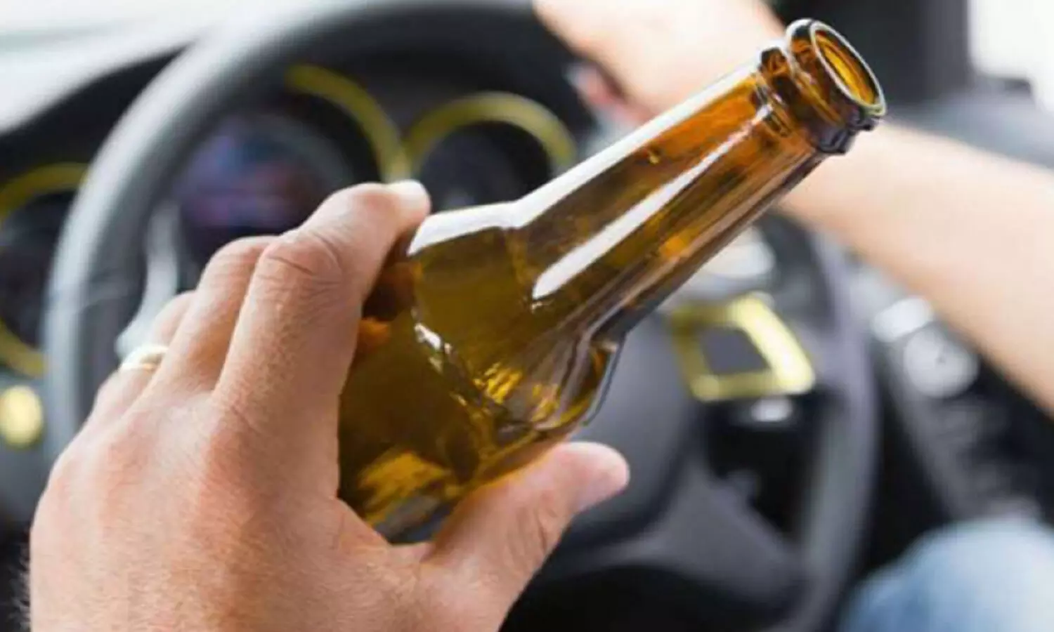 Noida police Campaign against who drink alcohol in car
