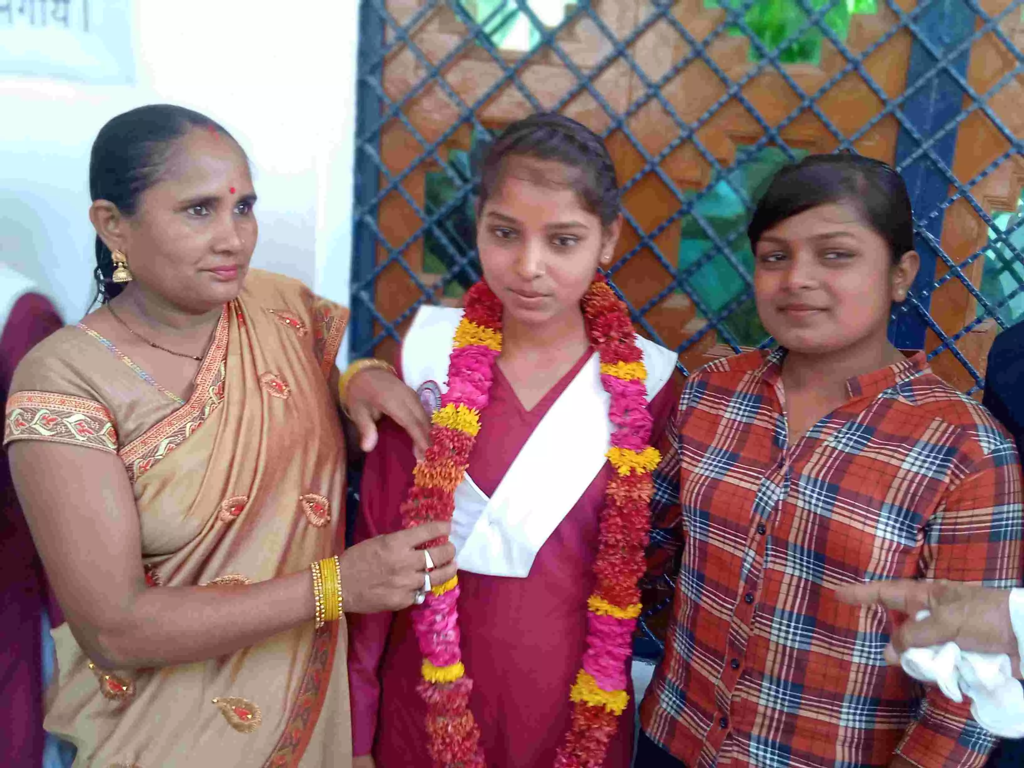 up board 10th result 2022 roshni nishad fatehpur district topper thanks to cm yogi stopping copying