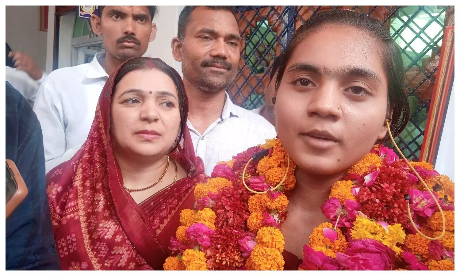UP Board 12th Results 2022 topper Divyanshi of Fatehpur