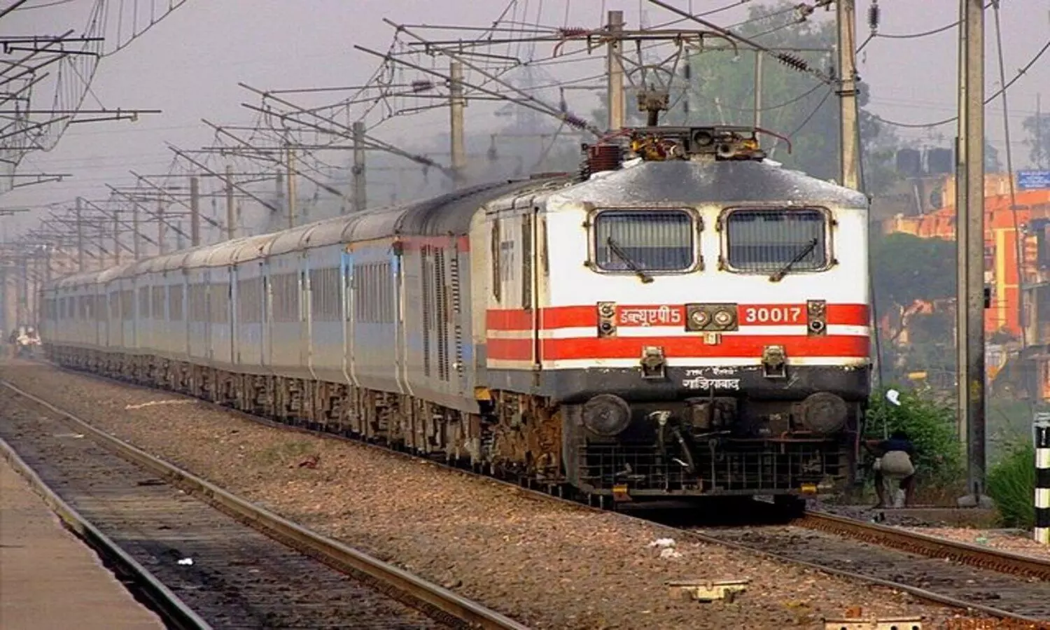47 trains passing through Lucknow canceled