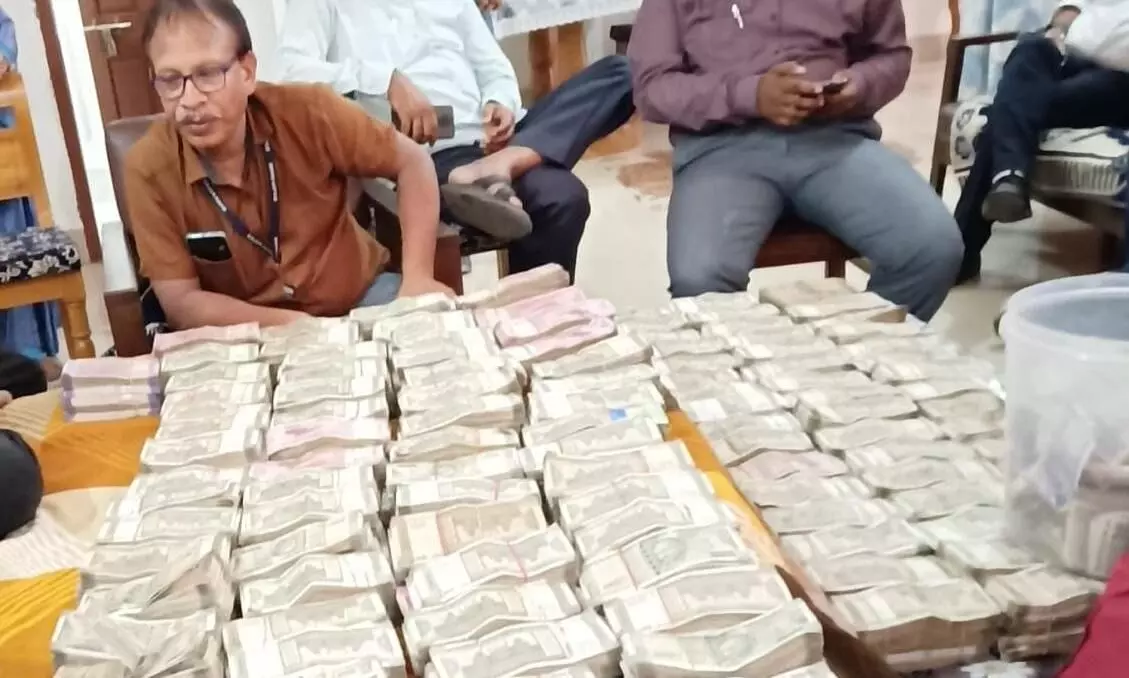 vigilance raids on patna drug inspector jitendra kumar huge black money recovered