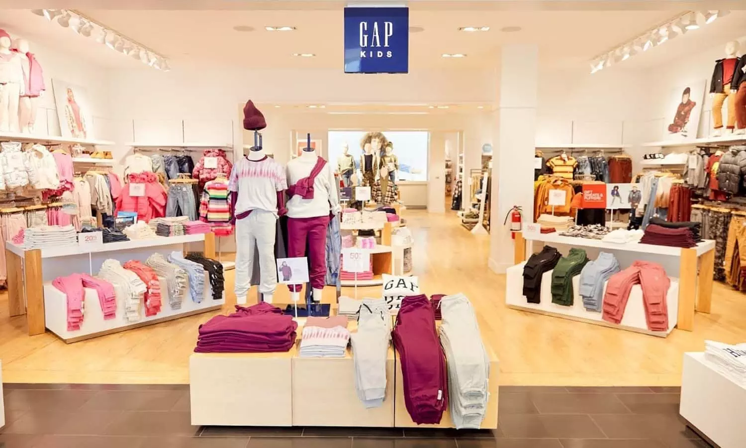Reliance Retail becomes official retailer of Gap brand in India