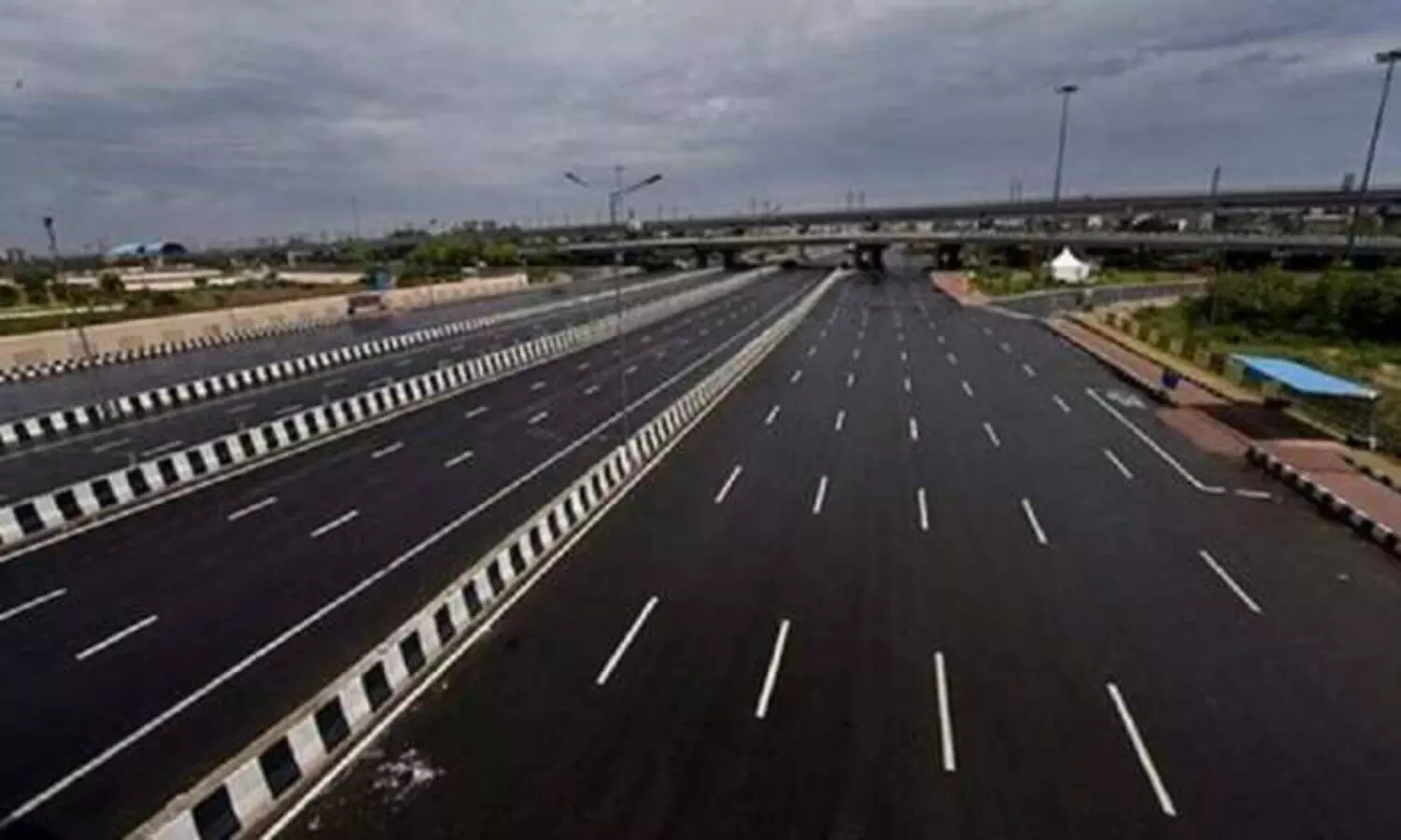 Delhi-Mumbai Expressway: जल्द जेवर एयरपोर्ट से जोड़ा जाएगा दिल्ली-मुंबई एक्सप्रेस, बजट हुआ पास