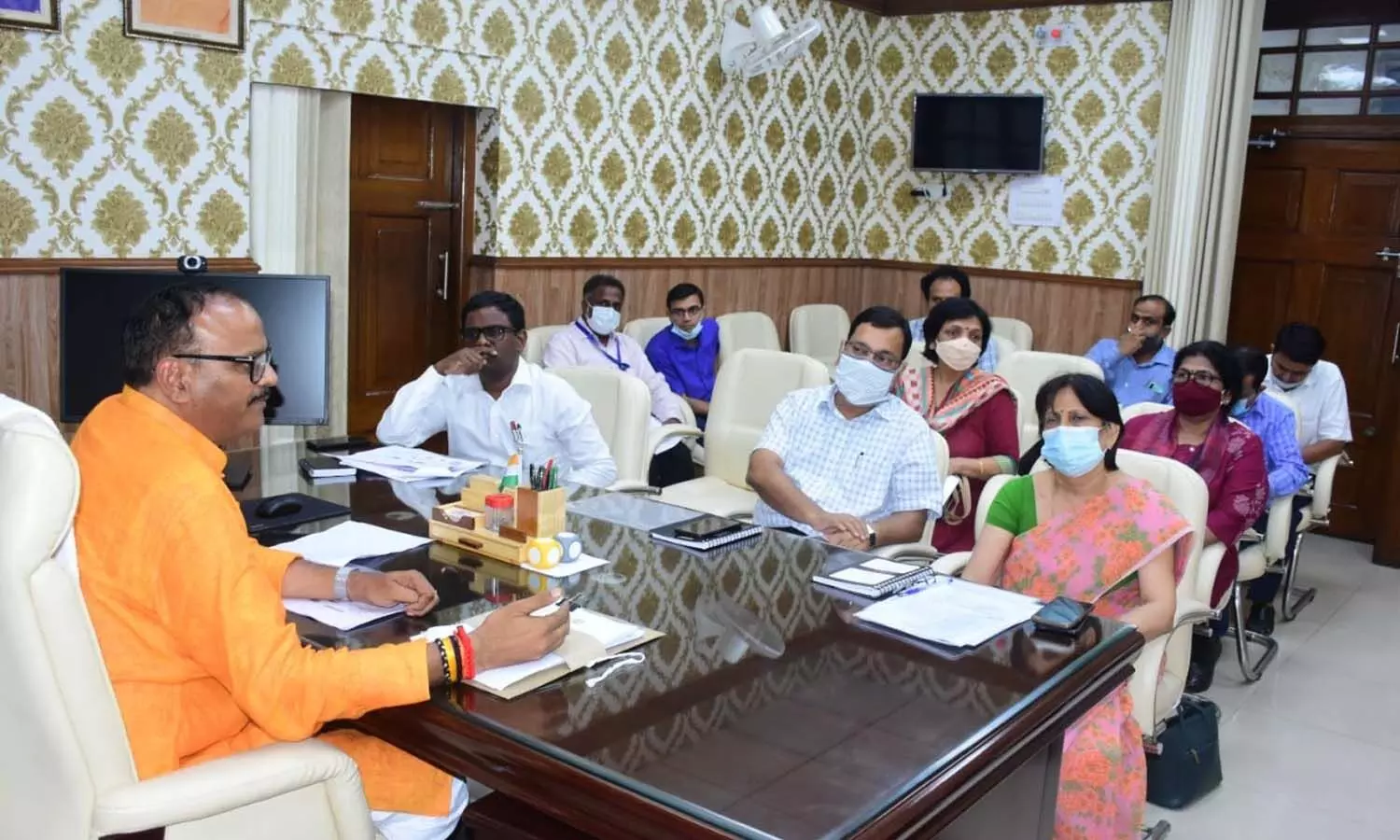 Brajesh Pathak held a big meeting of the health department, many important decisions were taken