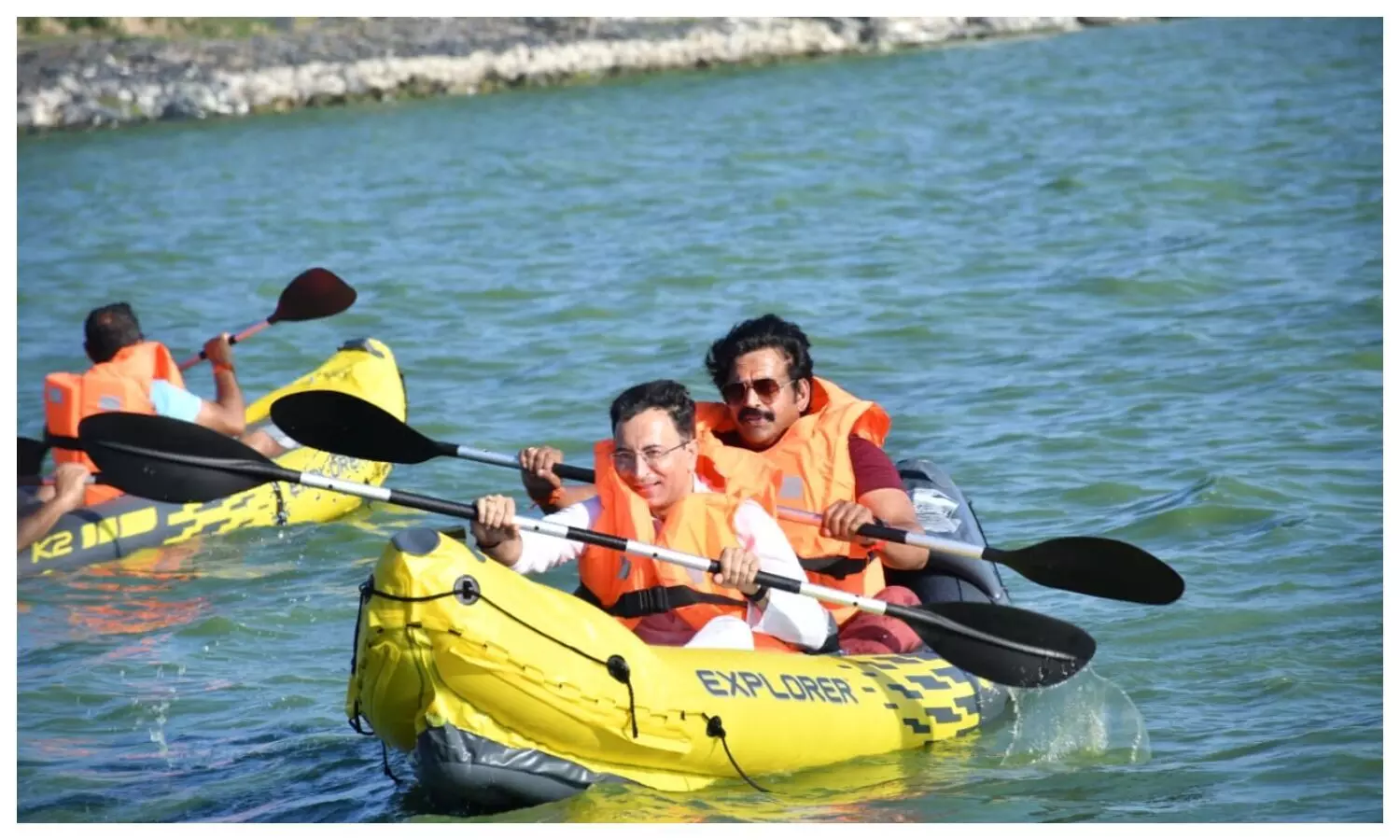 PWD Minister Jitin Prasad enjoys Kayaking with gorakhpur MP Ravi Kishan