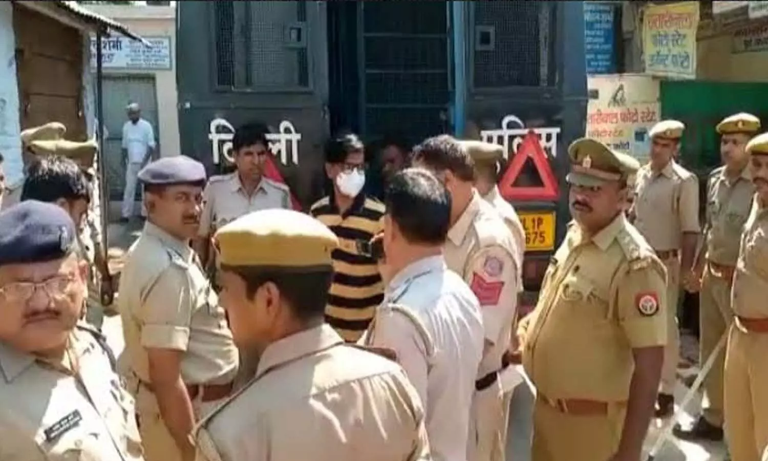 Delhi Police presented Mohammad Zubair, accused of inciting violence, in Hathras court, two cases registered