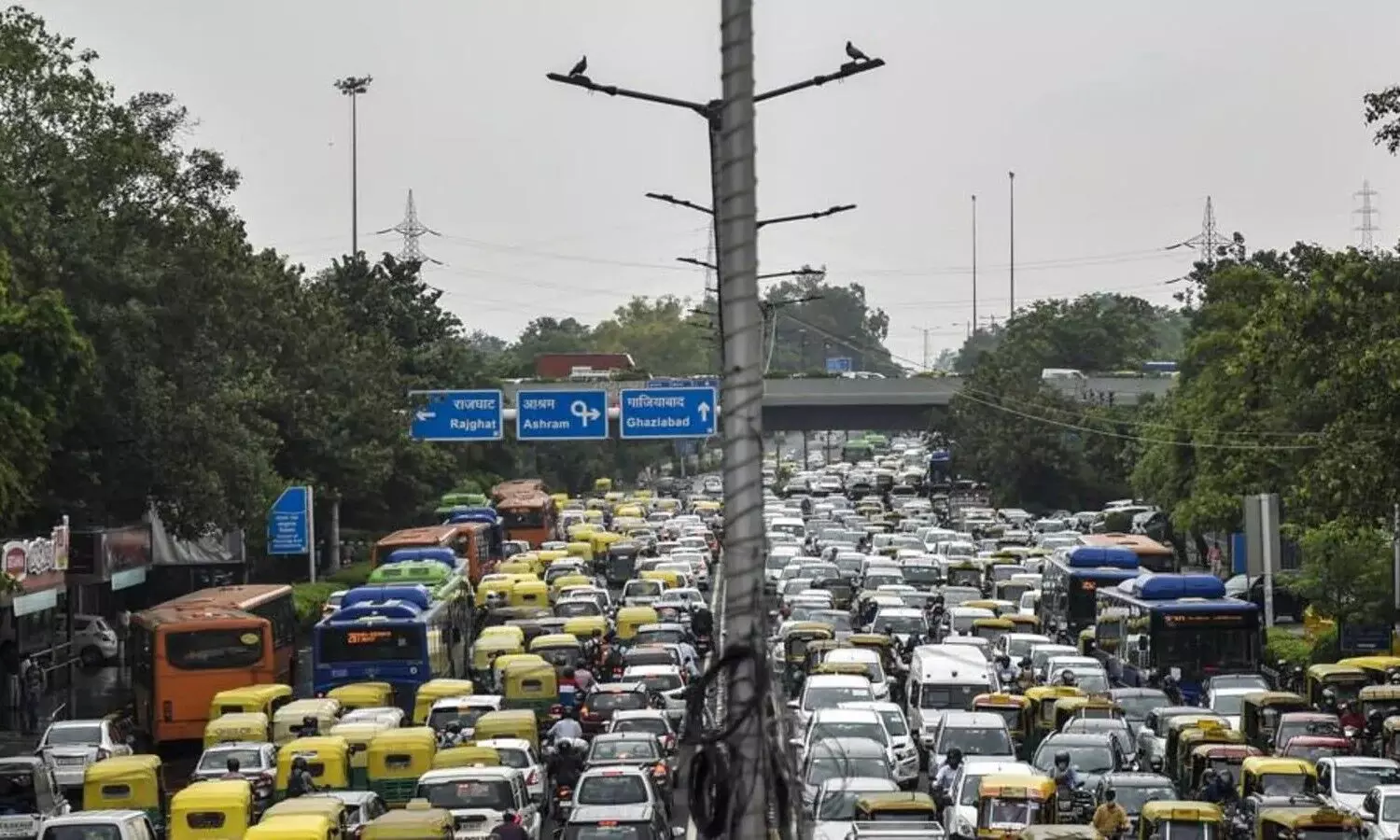 heavy traffic jam in delhi today