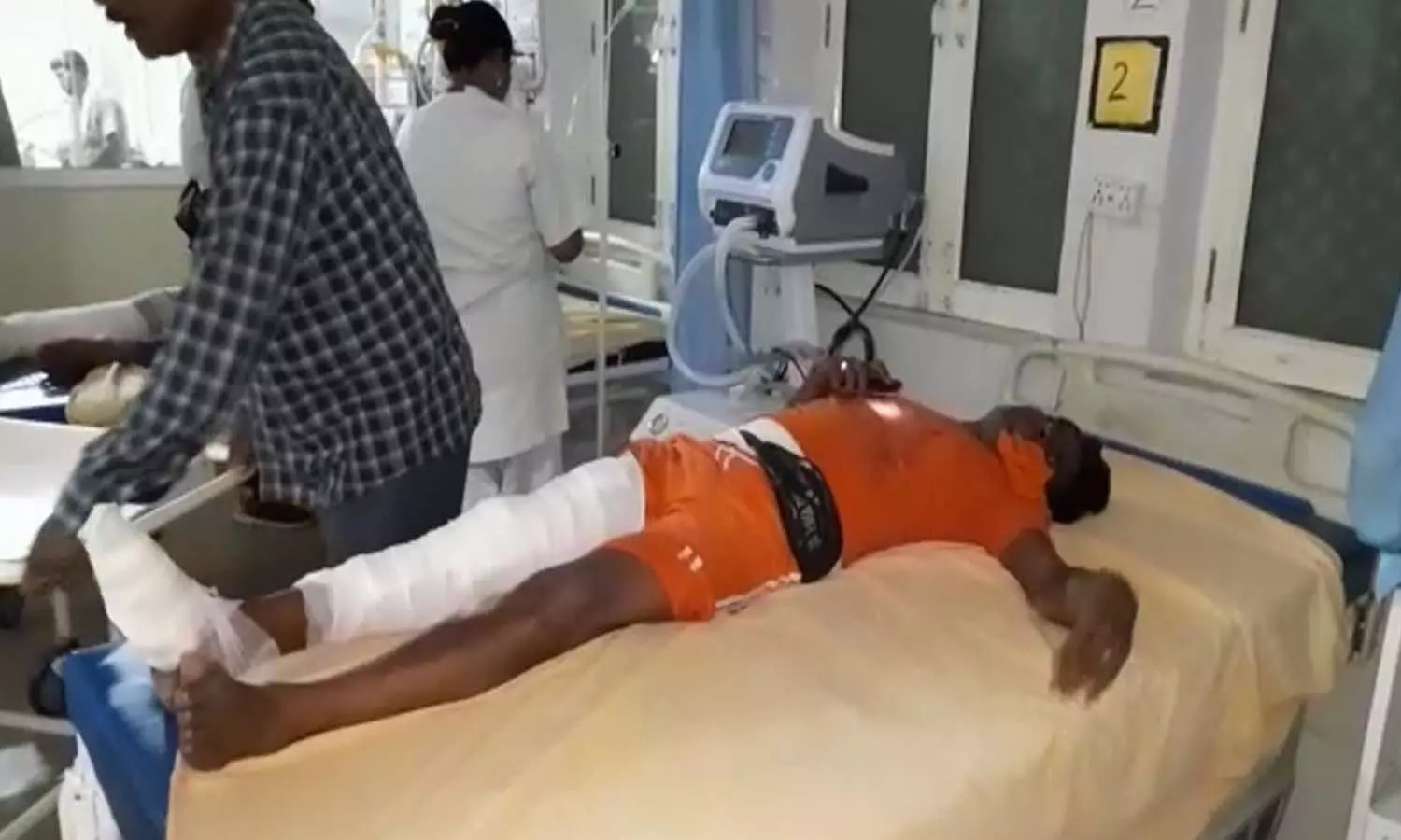 Car collides with Kanwariyas in Moradabad, two injured hospitalized