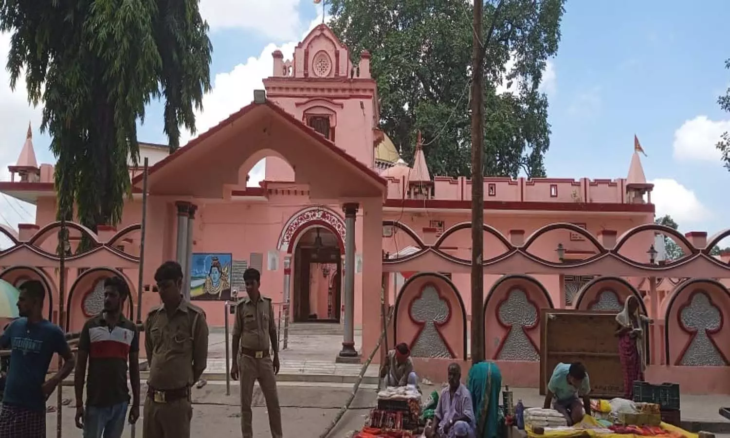 Sawan 2022: कुशीनगर के कुबेरस्थान मंदिर में सावन महीने में एक माह तक चलता है भव्य मेला, धन-धान्य से भर देते हैं कुबेर
