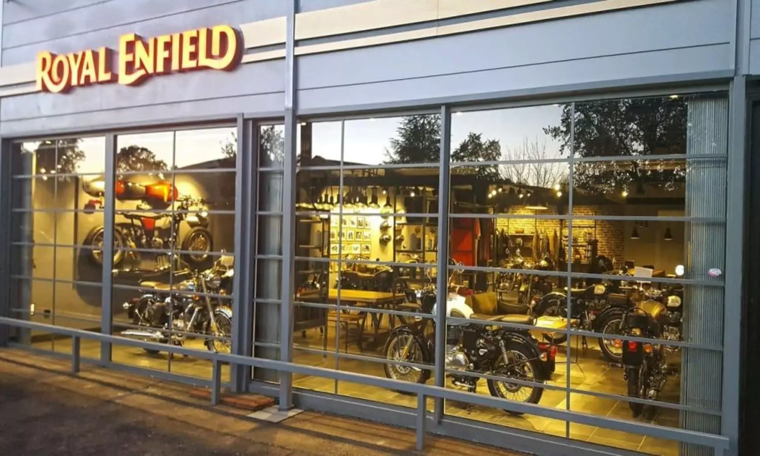 royal enfield Best showroom in lucknow