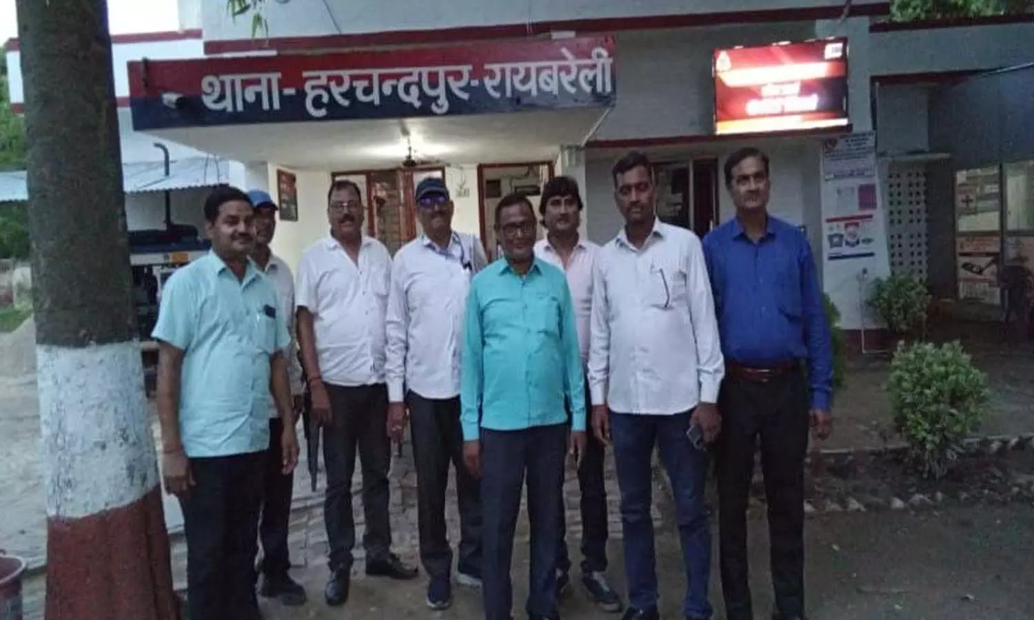 In Rae Bareli, the Principal Assistant was arrested by the Vigilance Team of Anti Corruption, caught taking bribe