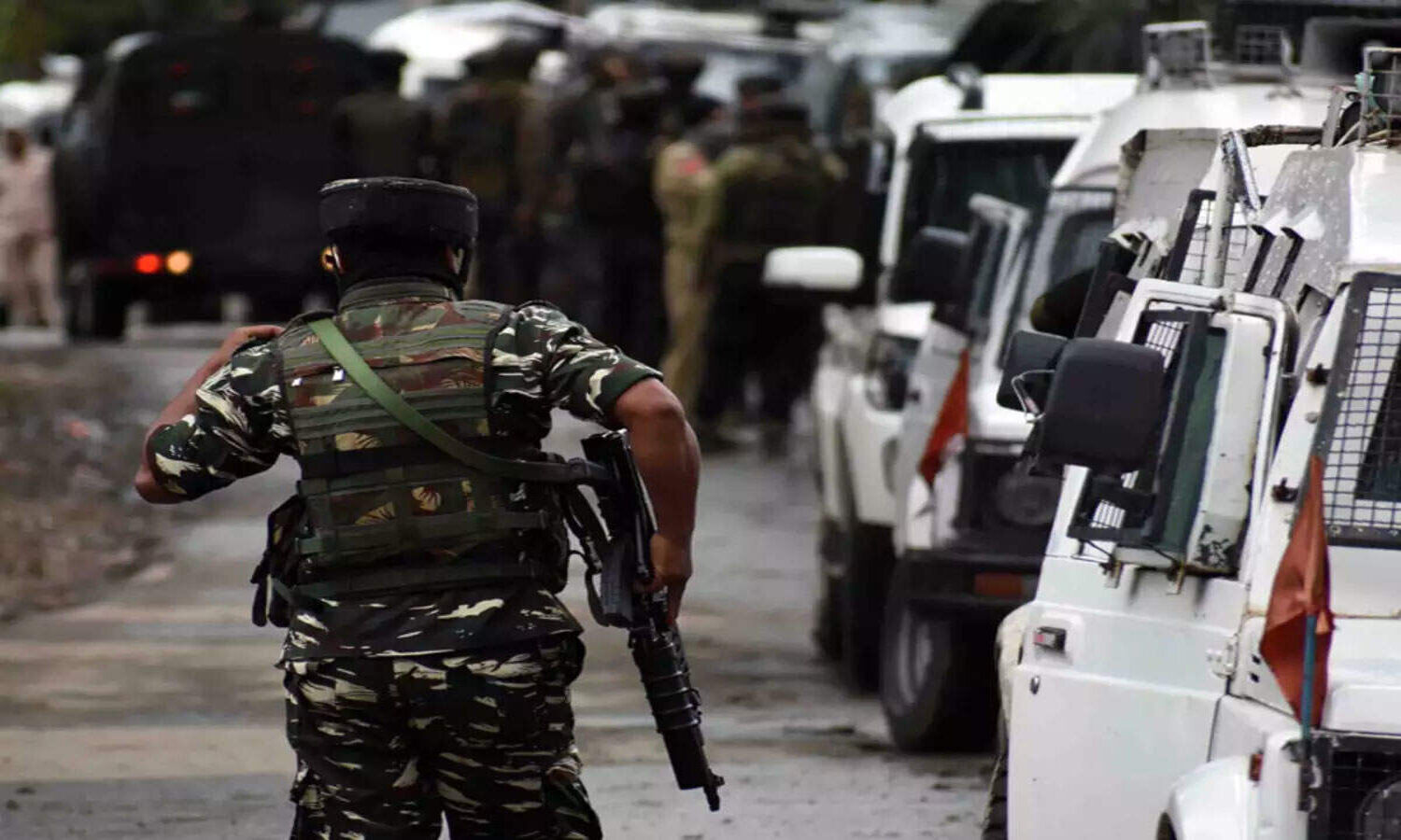 Jammu Kashmir Attack: A loud explosion in Jammu and Kashmir, terrorists hurled grenade at the police force