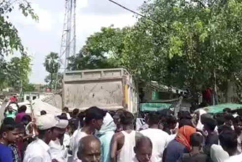 Bihar News: वैशाली जिले में बड़ा हादसा, लाइन होटल में घुसा तेज रफ्तार ट्रक, 5 की मौत, 11 की हालत गंभीर