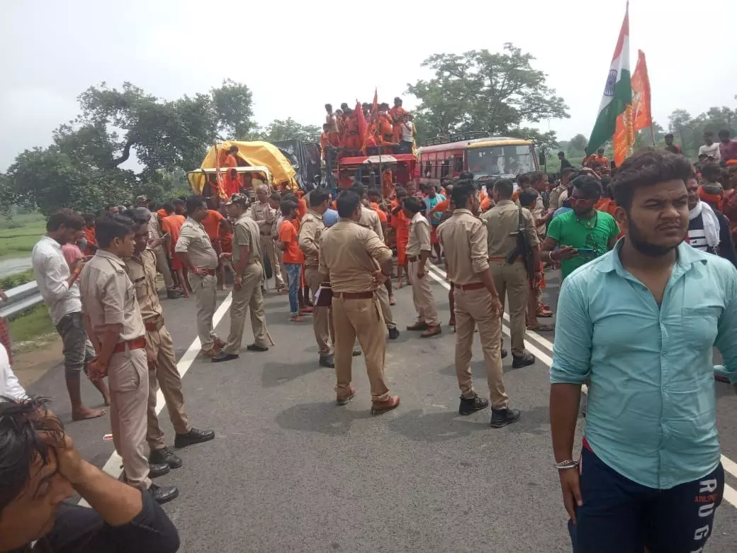 lakhimpur kheri news kanwariya died due to speeding bike collision angry devotees blocked highway