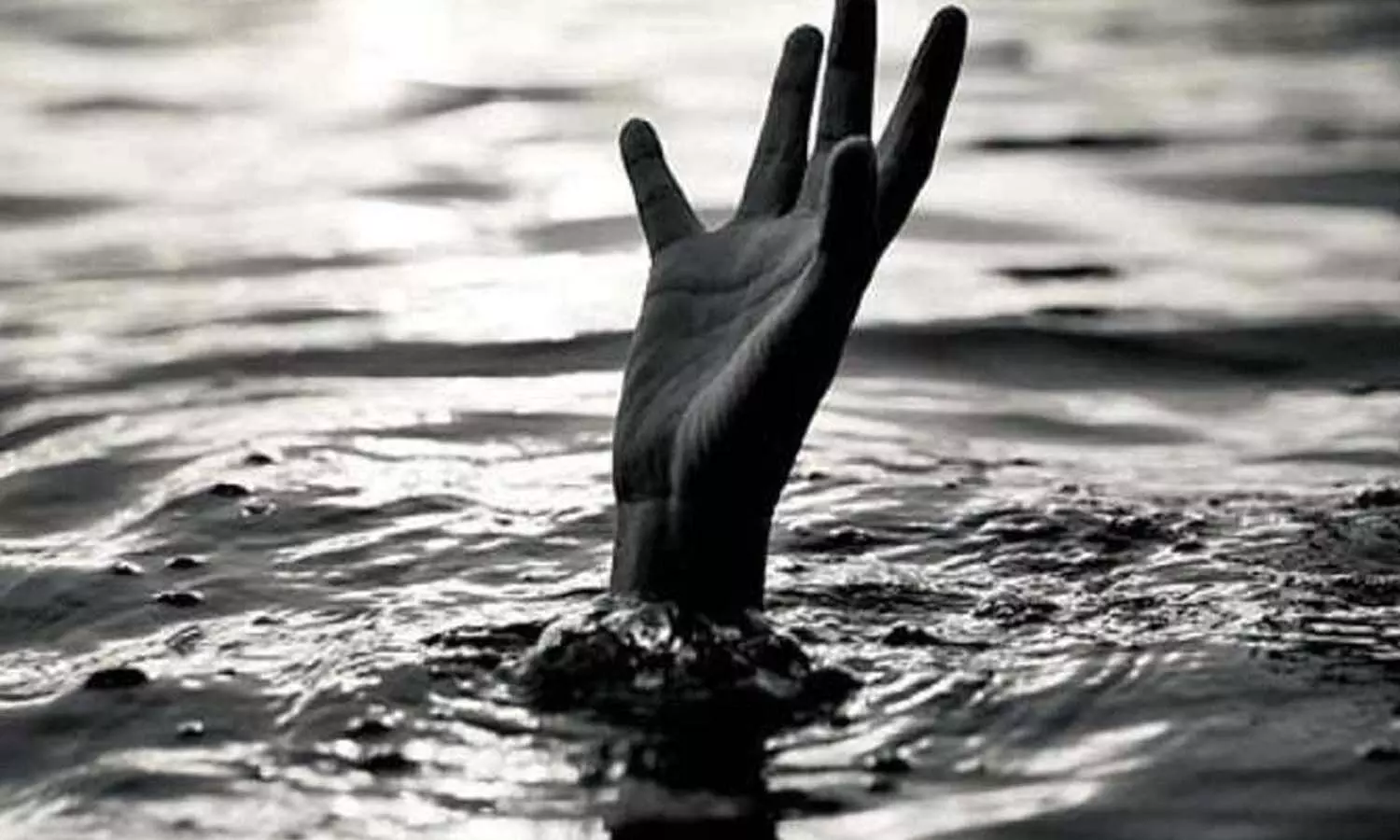 woman and three children died due to drowning in pond in samastipur district bihar