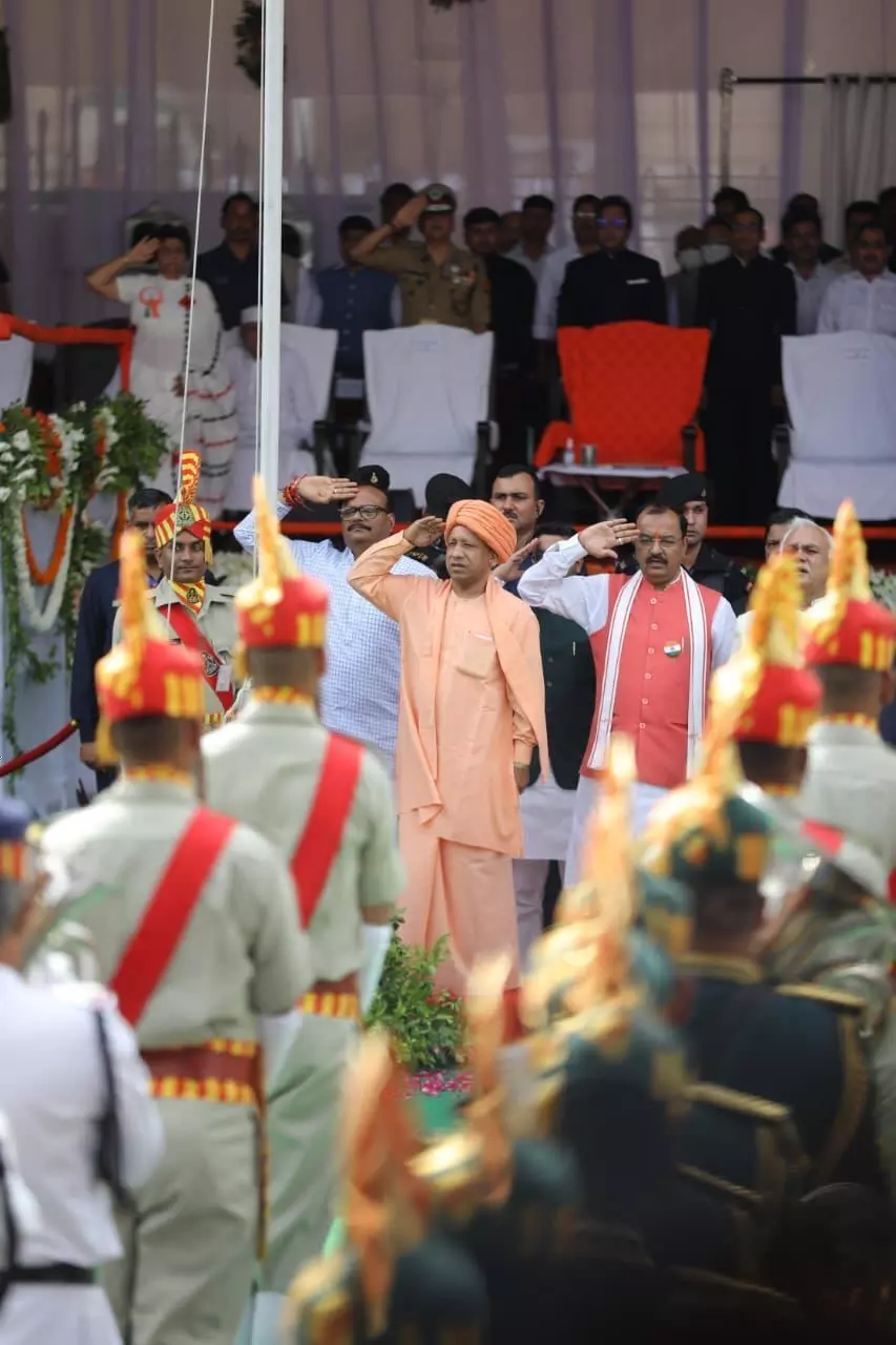 independence day 2022 up cm yogi adityanath hoisted national flag in lucknow