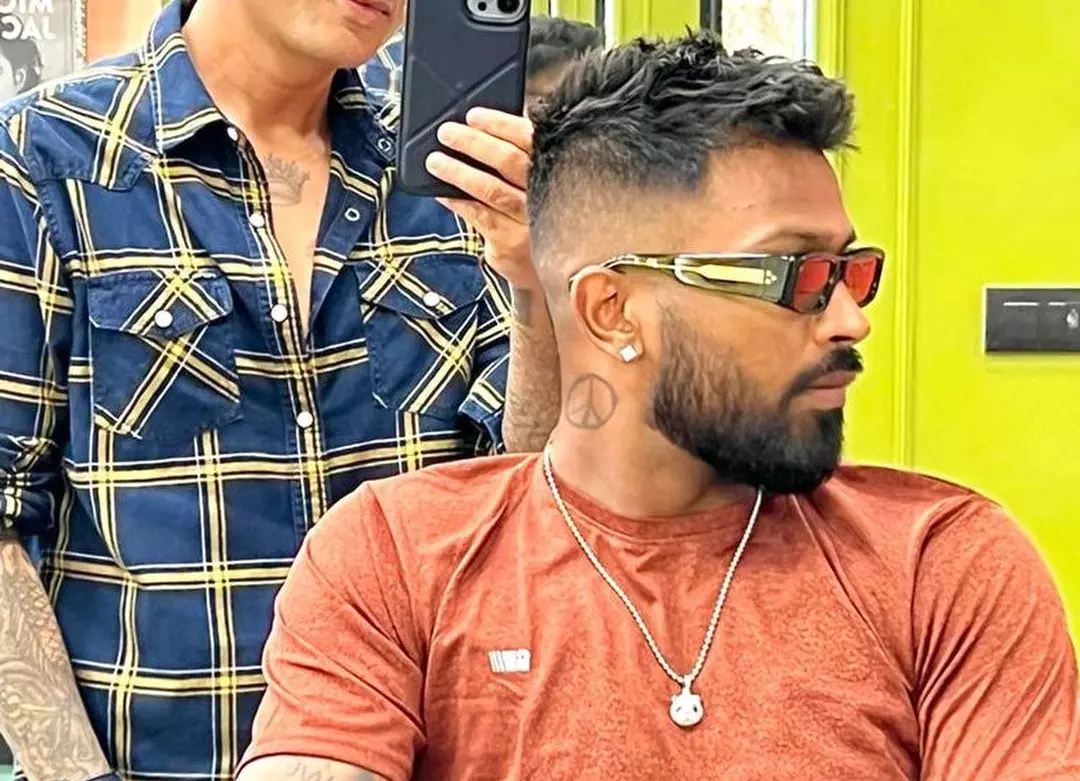 Hardik Pandya Got A New Haircut From Aalim Hakim While Wearing A Rs 80 Lakh  Watch