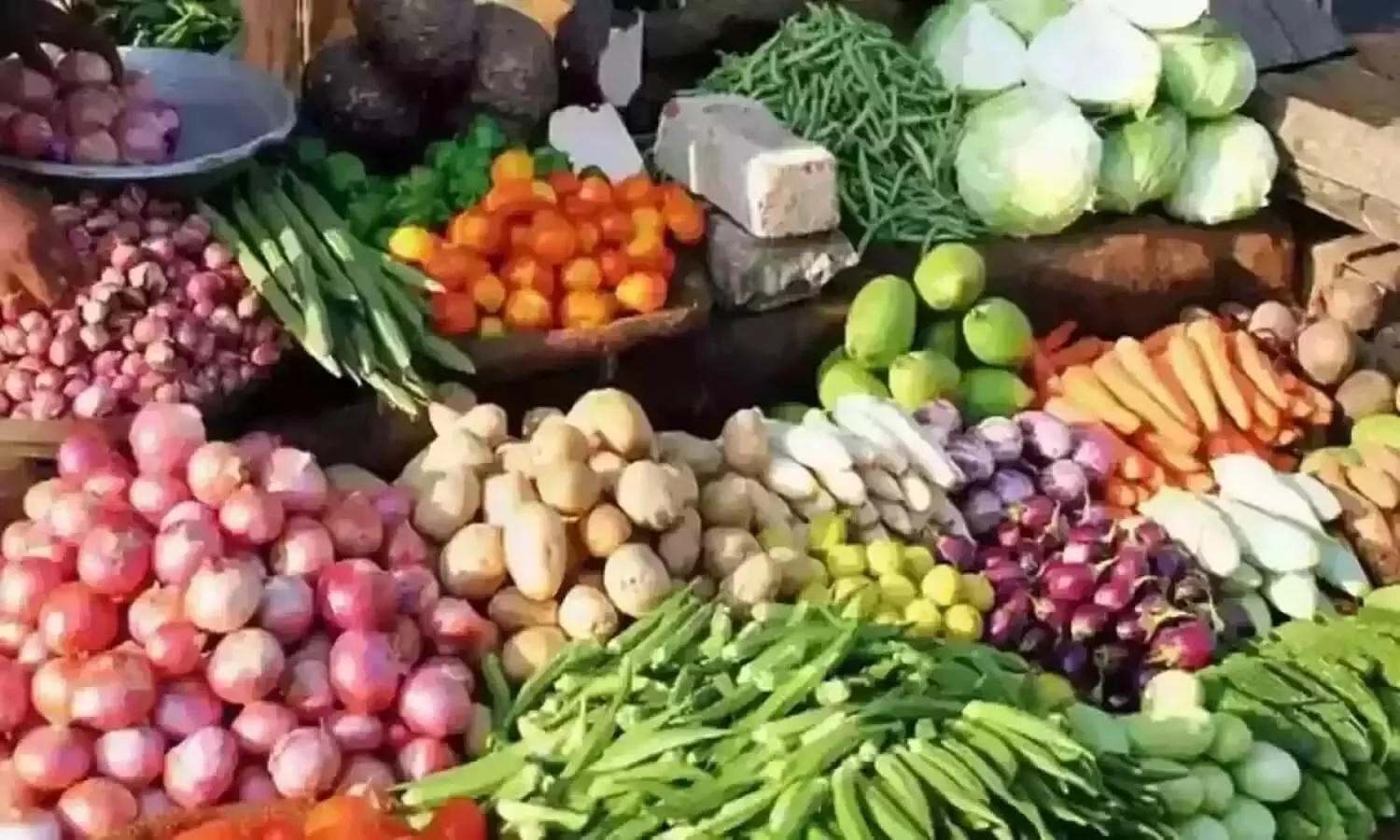 UP Vegetable Price: लखनऊ में सब्जियों के दाम में उछाल जारी, जानें अन्य जनपदों में क्या है सब्जी की कीमत