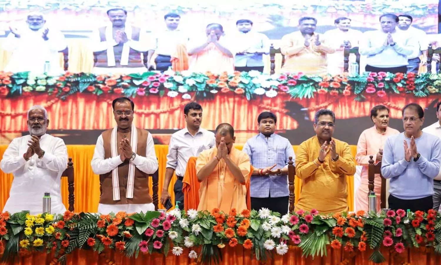 CM Yogi paid homage to the statue of Atal Bihari Vajpayee on the occasion of his death anniversary