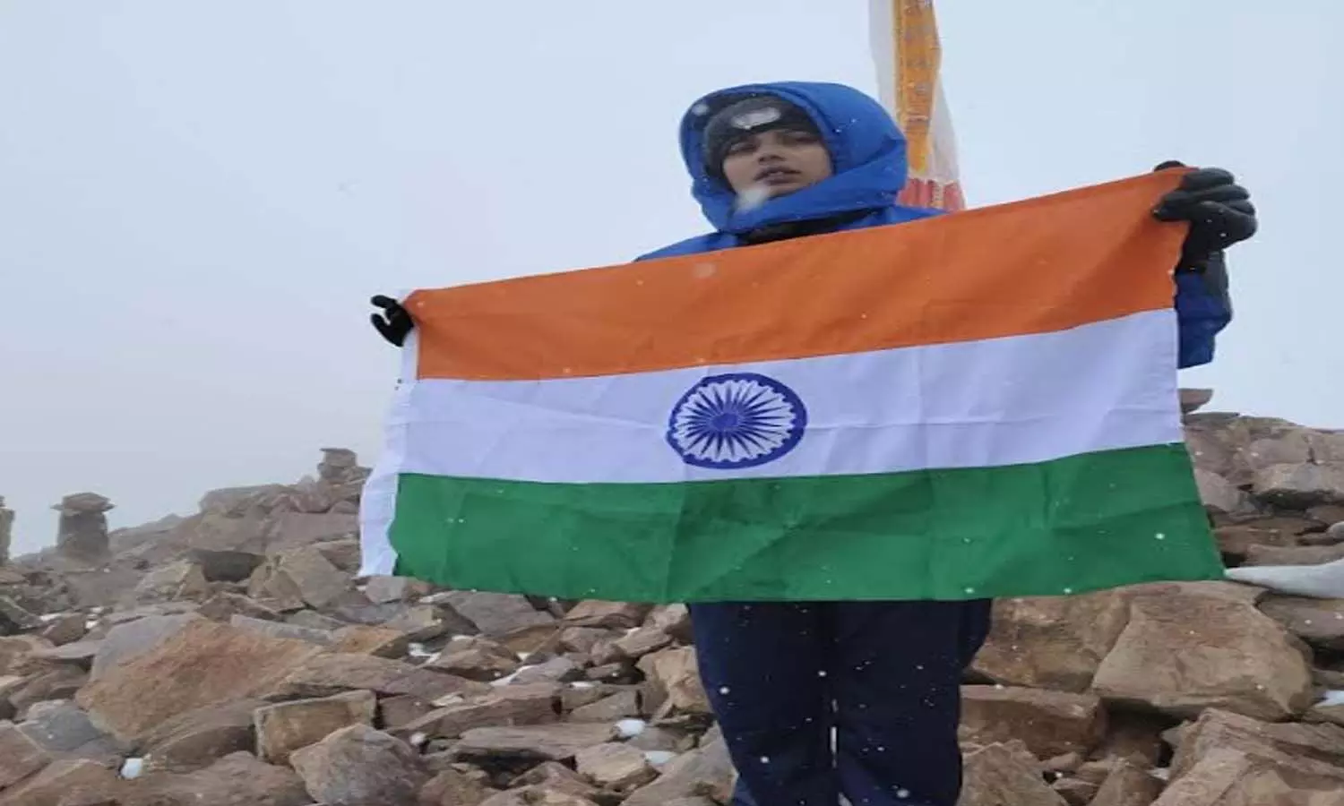 Rajni Sau raised the honor of UP, hoisted the tricolor of 100 feet on Mount Kilimanjaro