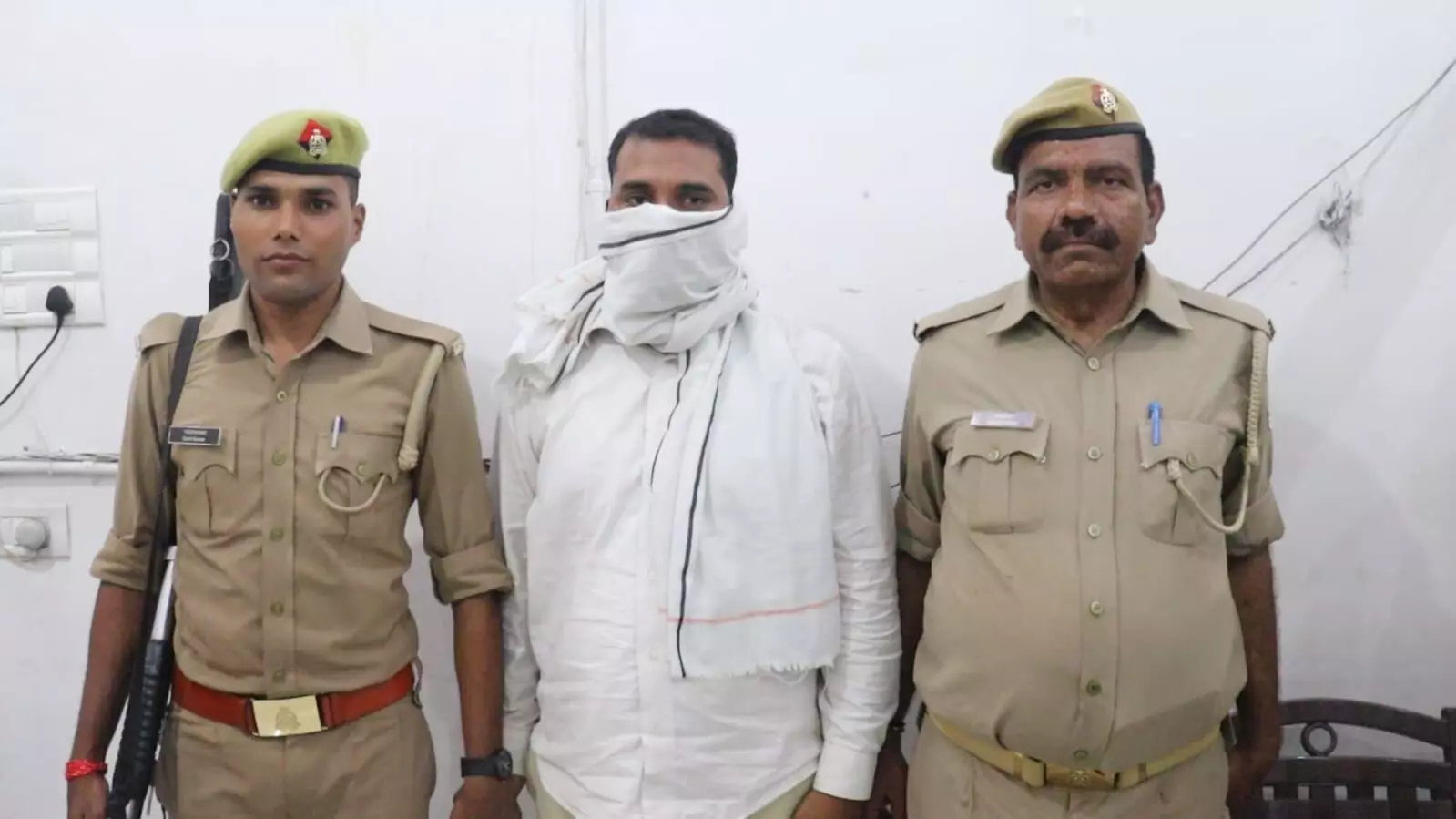 etawah police arrested fake inspector up crime news