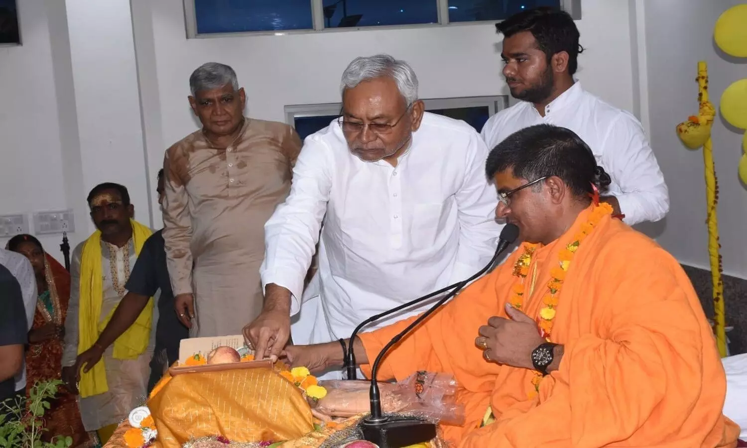 Bihar: पटना के बख्तियारपुर पहुंचे CM नीतीश कुमार, श्रीमद् भागवत कथा में हुए शामिल